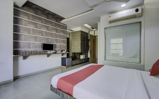 OYO 1000 Hotel Admiral Suites