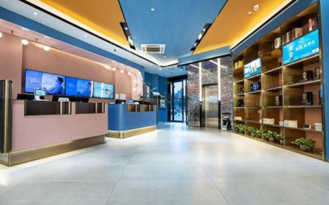 Qingfeng Bailu Hotel (Zhengzhou Erqi Wanda Plaza)