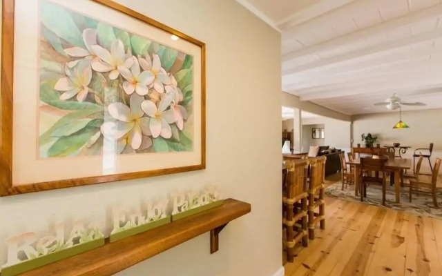 Helen's Beach House 6 Bedroom Home by RedAwning