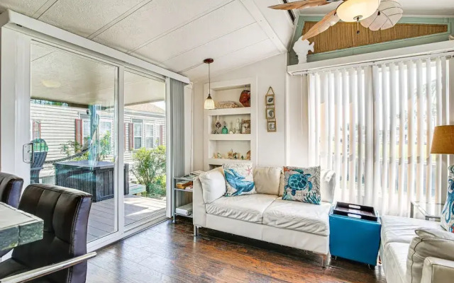 Resort-style Perks & Deck at Port Isabel Home!