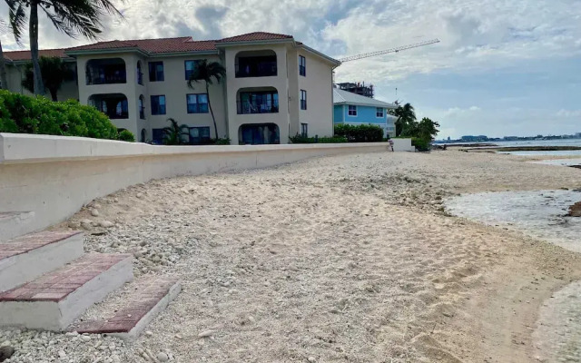 Oceanfront Condo on Seven Mile Beach