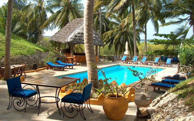 Kinasi Lodge