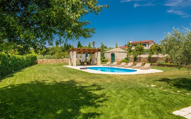 Beautiful Home in Linardici With Outdoor Swimming Pool, Wifi and 4 Bedrooms