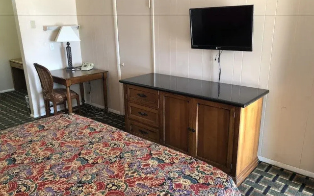 Rodeway Inn & Suites