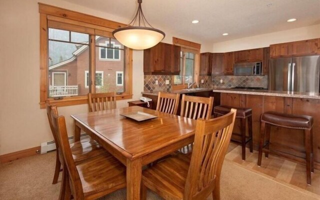 Private 3 Bedroom Townhome Located in East Keystone With Access to a Firepit, Hot Tub, and Billiards