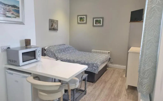 Cracatinni Mews (Adults Only)