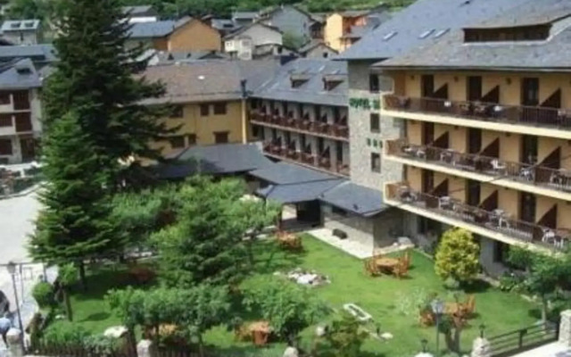 Hotel Saurat