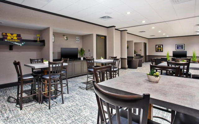 DoubleTree by Hilton Lansing