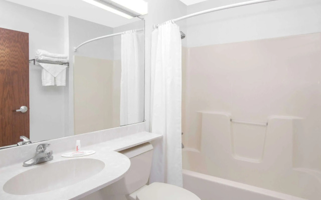 Microtel Inn & Suites by Wyndham Meridian