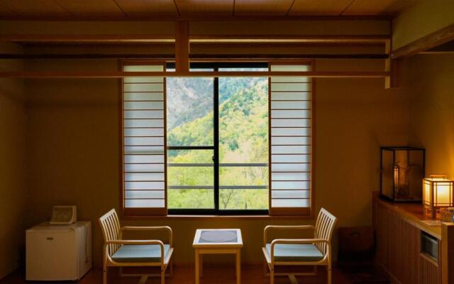 Nakanoyu Onsen Ryokan
