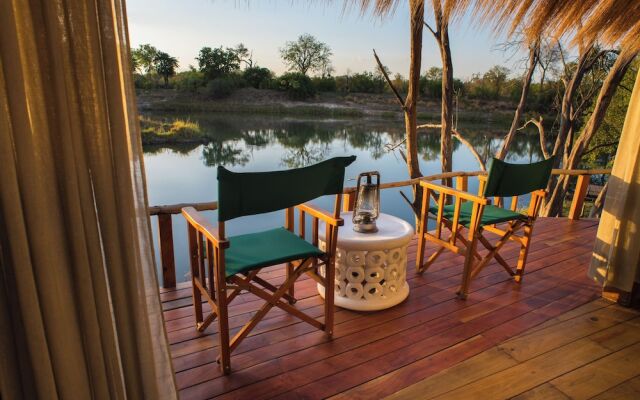 Sindabezi Island Camp