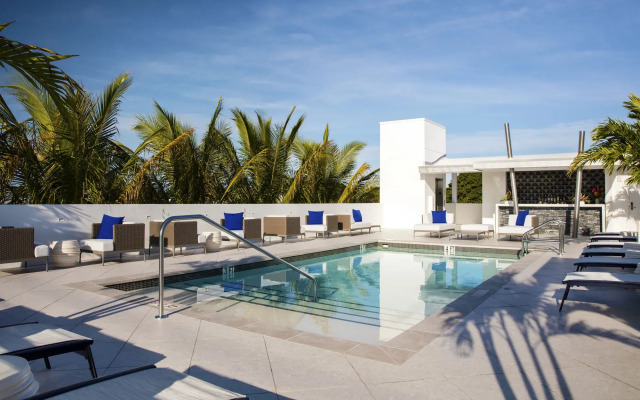 H2O Suites - Adults Only