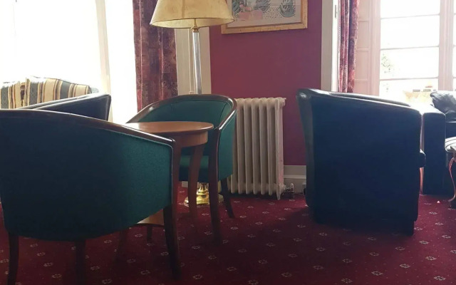 OYO The Southcliff Hotel