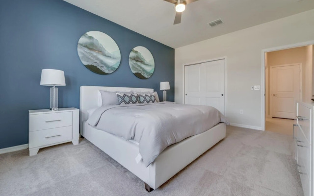 Equisite Windsor Island House