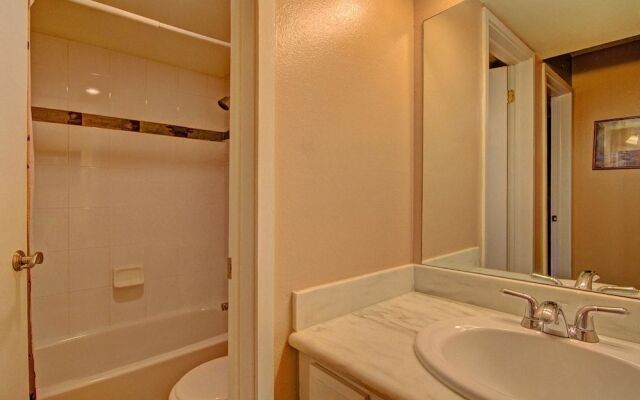 Sawmill 316 2 Br condo by RedAwning