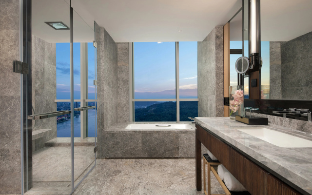 HUALUXE Yibin by IHG – Bathroom – Yibin