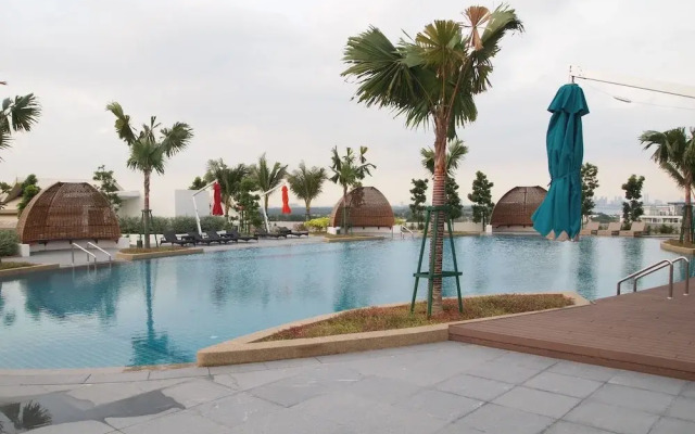 Almas Puteri Harbour by Oca Host