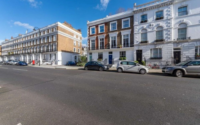 Spacious Designer 2 Bedroom Maisonette With Garden in Chelsea, London