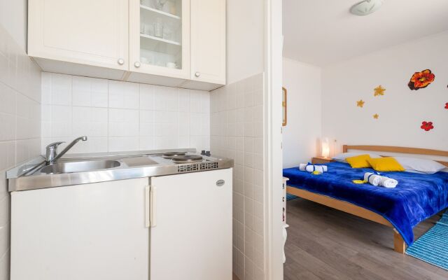 Apartments and Room Lora
