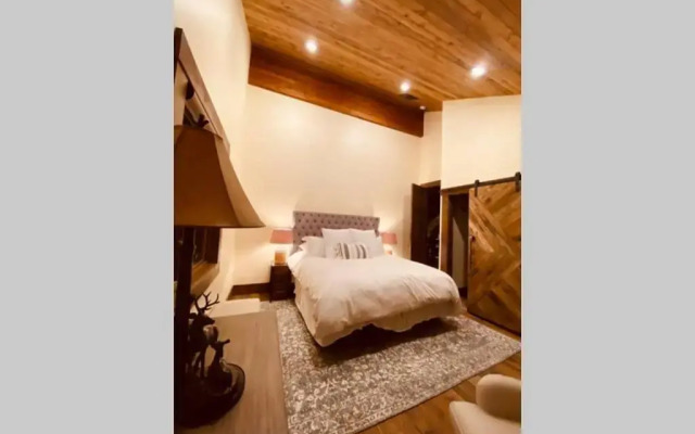 Yellowstone Crossing Lodge