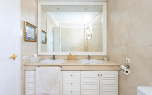 Home2Book Stunning Villa Raquel, Pool & View