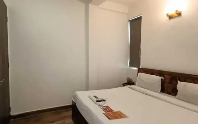 Roomshala Hotel Seven Near Aims