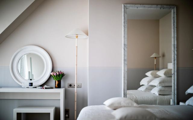 Monsieur George Hotel & Spa – Champs Elysées