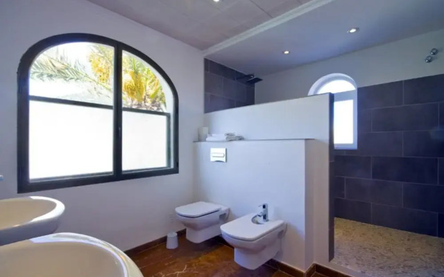 Villa - 4 Bedrooms with Pool and WiFi - 104982