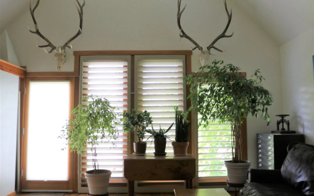 River Stone Inn & Gallery