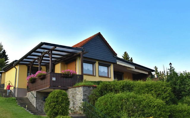Cozy Holiday Home in Güntersberge with Lake View