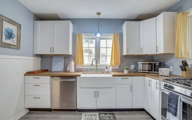 Pet-friendly Cambridge Home - Walk to River!