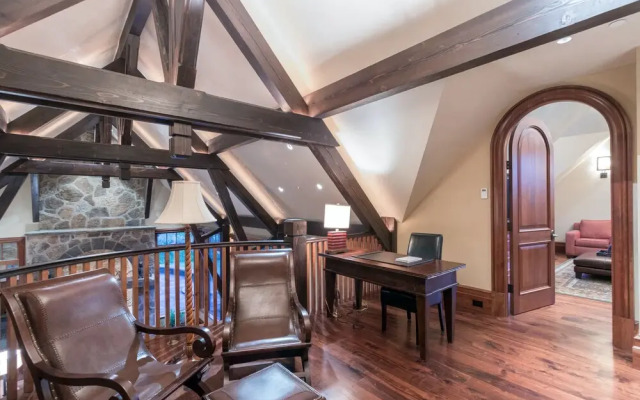Hood Park Manor - 9 Br Home