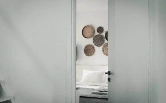 Bianco Diverso Suites