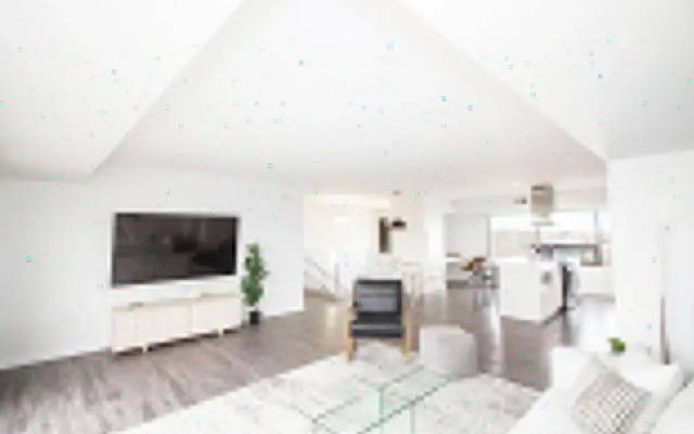 Spectacular 2bedroom and 2bath Penthouse With Parking