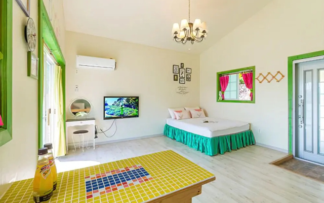 Goseong Sunshine Fullhouse Pension