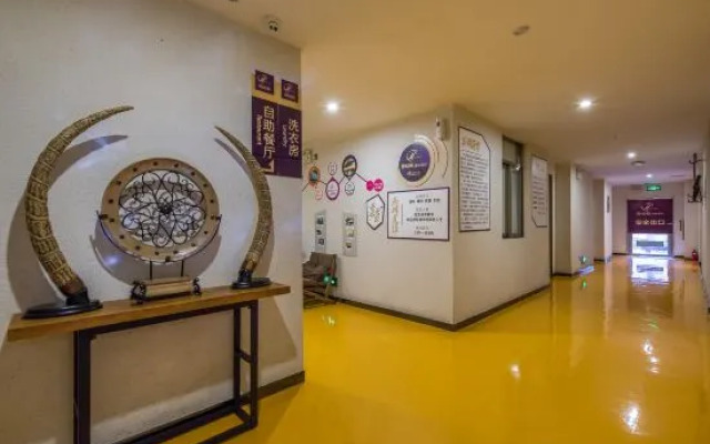 Platinum Apartment Hotel (Zhongshan Guzhen International Lighting Center)