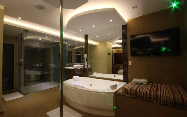 Love Time Hotel (Только для взрослых)