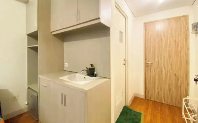 Good And Homey Studio At Candiland Apartment