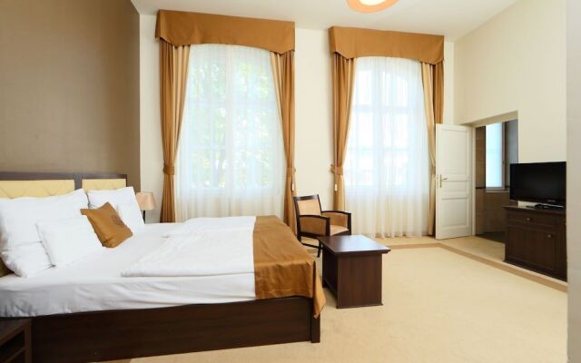 Ipoly Residence - Executive Hotel Suites