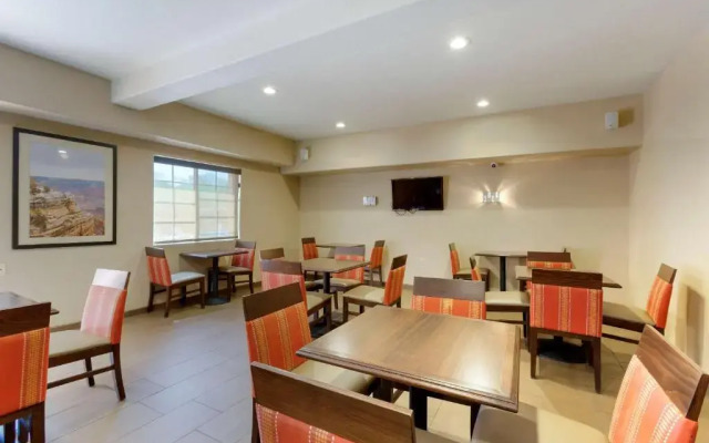 Spark by Hilton Glendale Phoenix North