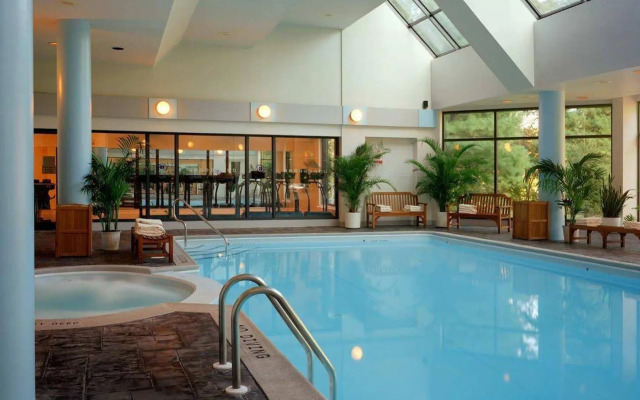 Hilton East Brunswick Hotel & Executive Meeting Center