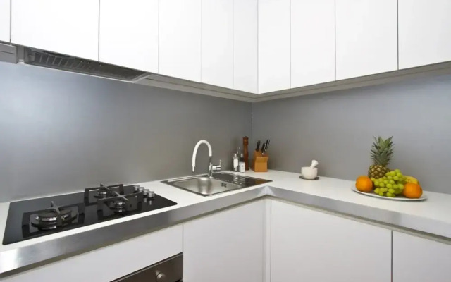 Luxury apt With Roofed Patio Near Beach & Center