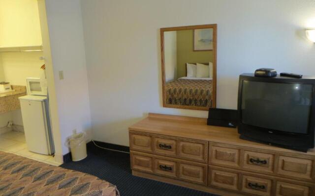 Travelodge by Wyndham Banning CA Near Casino/Outlet Mall