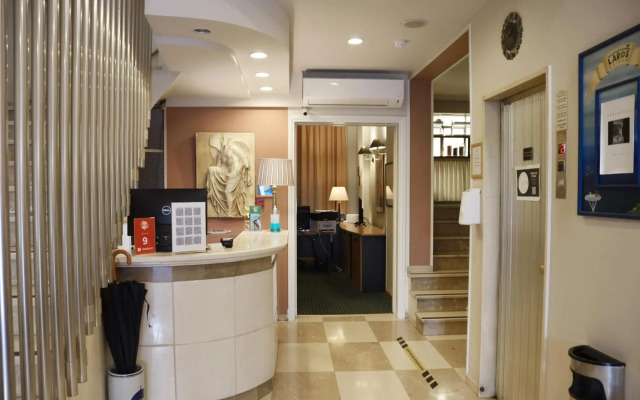 Adrian Hotel