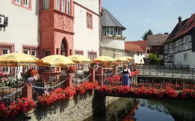 Hotel-Restaurant-Cafe Schloß Ysenburg May KG