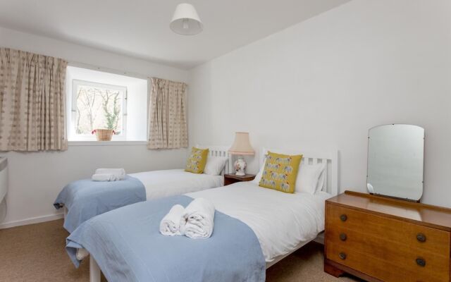 400 Attractive 2 Bedroom Apartment in Lovely Dean Village