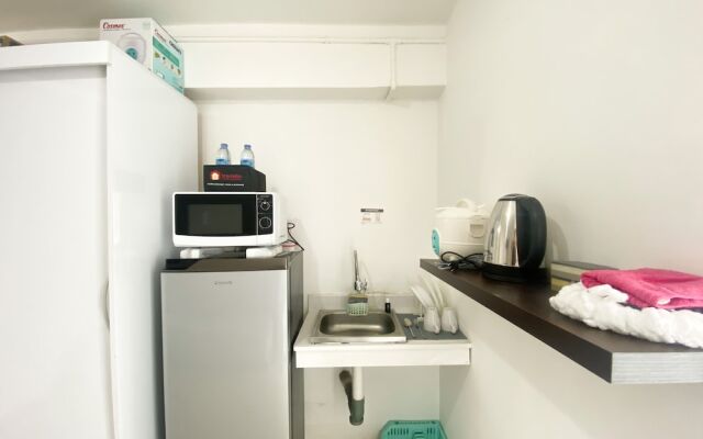 Best Strategic and Chic Studio at Bassura City Apartment