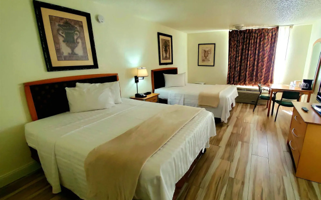 Monumental Movieland Hotel