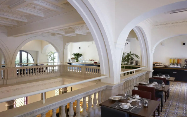 The Building Hotel 