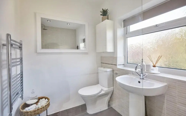 Host Stay Newsam Crescent